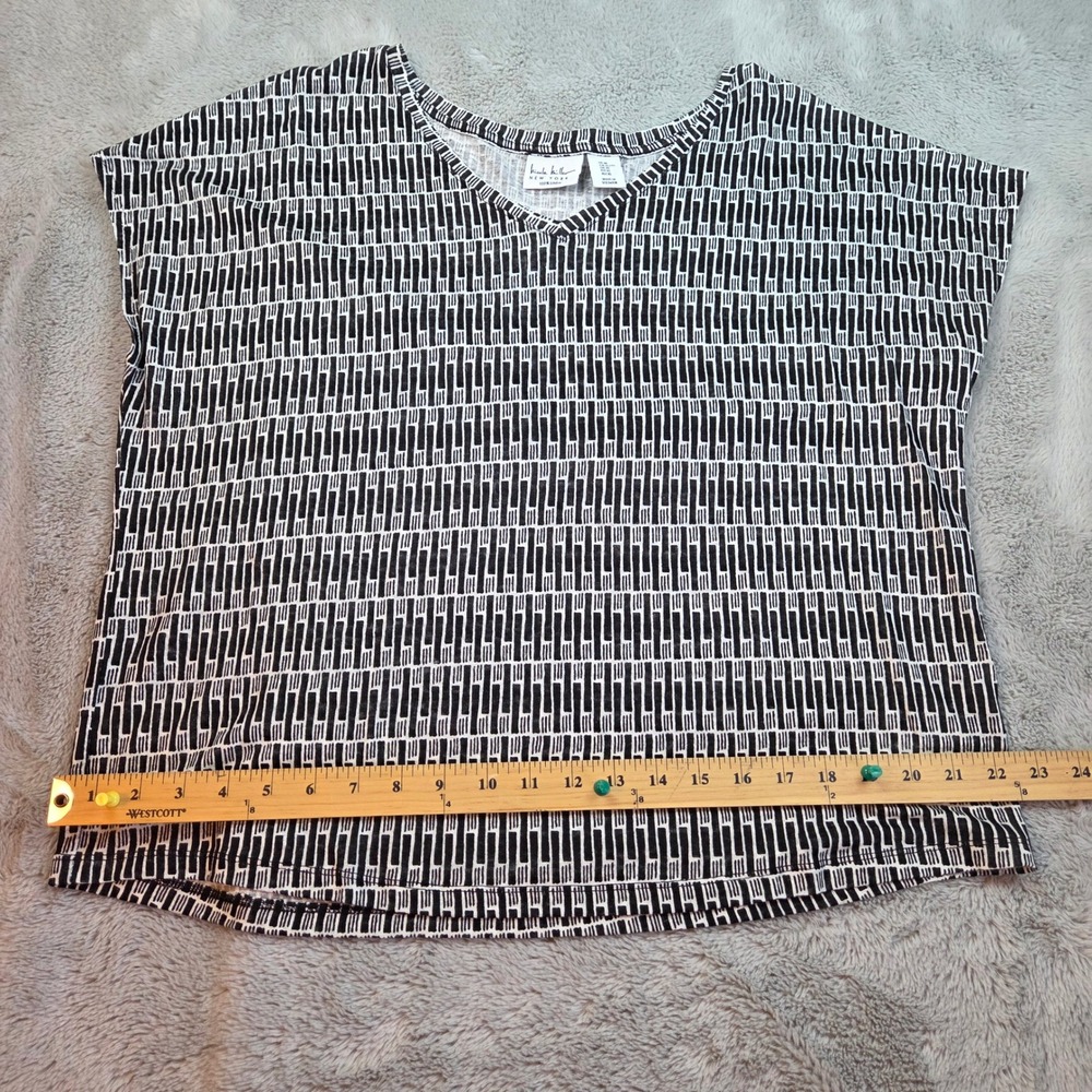 Nicole Miller Top Women XL Black White Geometric 100% Linen V-Neck‎ Cap Sleeve